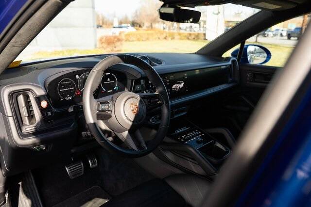 2025 Cayenne Coupe GTS picture #22