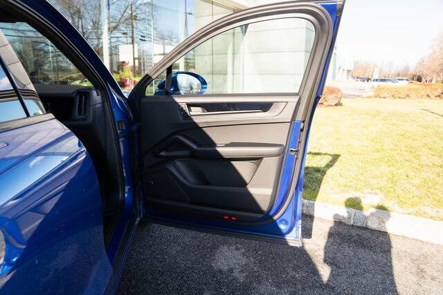 2025 Cayenne Coupe GTS picture #24