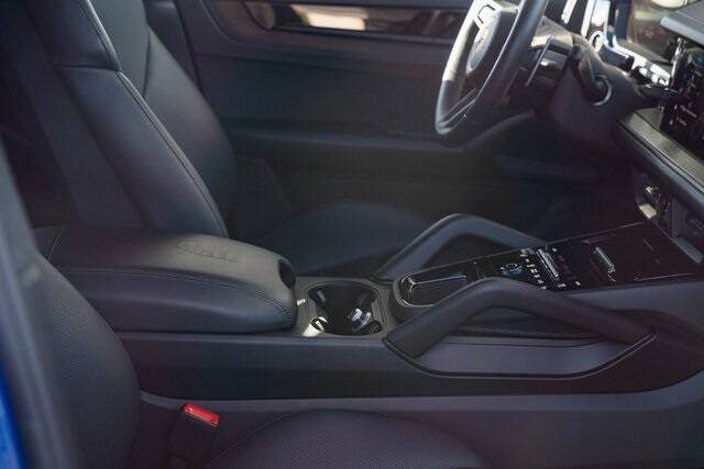 2025 Cayenne Coupe GTS picture #26