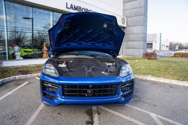 2025 Cayenne Coupe GTS picture #29