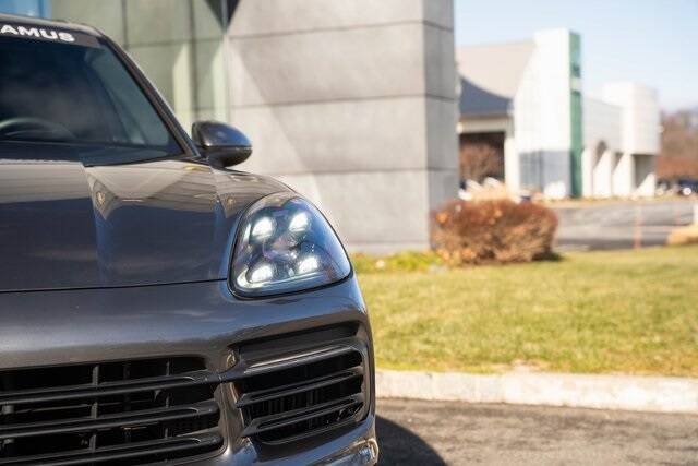 2020 Cayenne Base picture #4