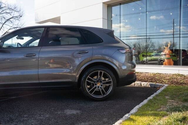 2020 Cayenne Base picture #9