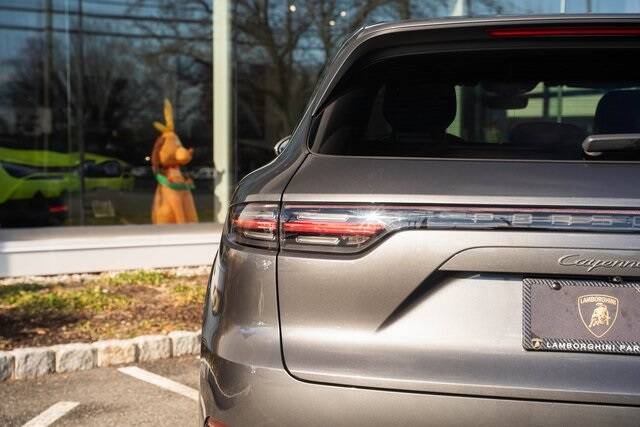 2020 Cayenne Base picture #16