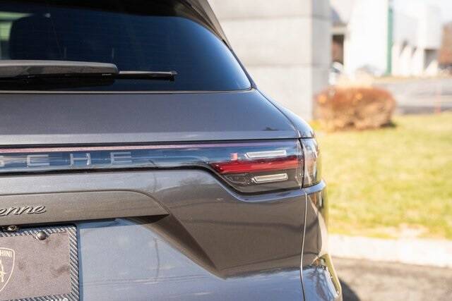 2020 Cayenne Base picture #17