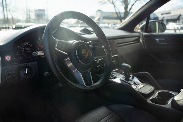 2020 Cayenne Base picture #19