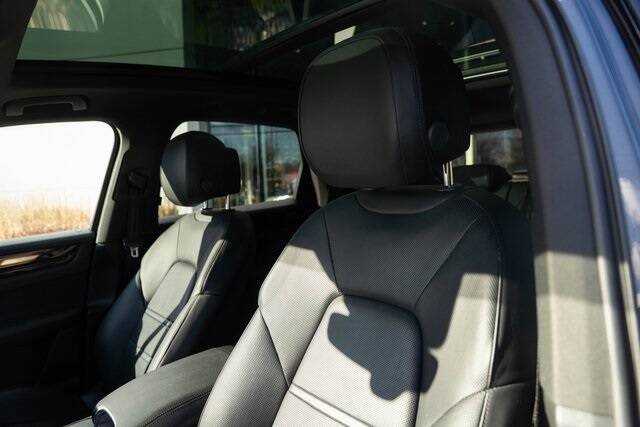 2020 Cayenne Base picture #20