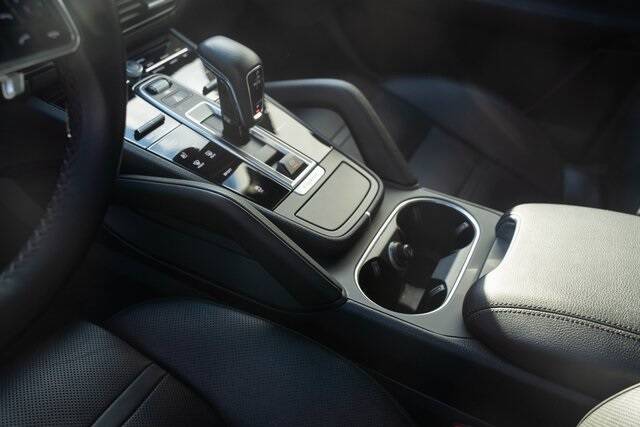 2020 Cayenne Base picture #22