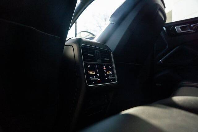 2020 Cayenne Base picture #24