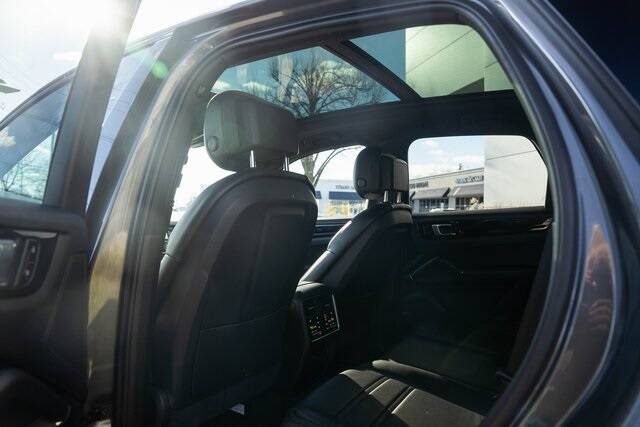 2020 Cayenne Base picture #25