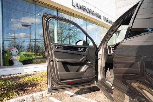 2020 Cayenne Base picture #28