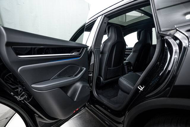 2025 Macan Electric 4 picture #22