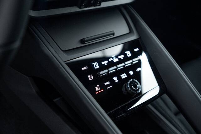 2025 Macan Electric picture #14