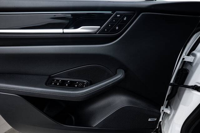 2025 Macan Electric picture #17