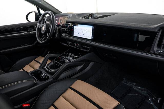 2026 Cayenne GTS picture #14