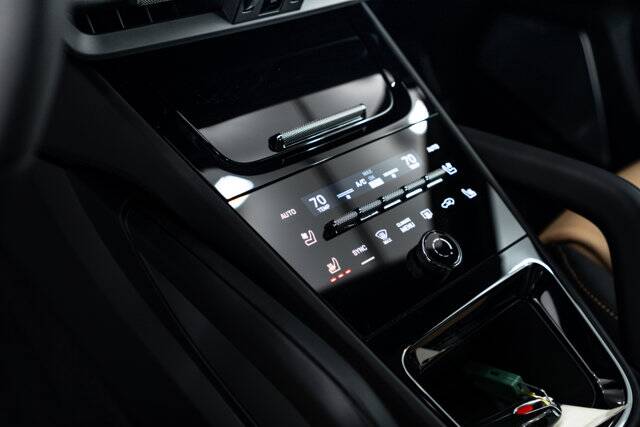 2026 Cayenne GTS picture #16