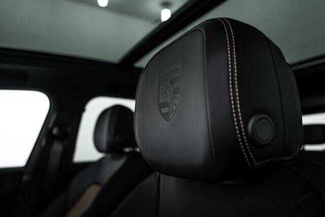 2026 Cayenne GTS picture #24