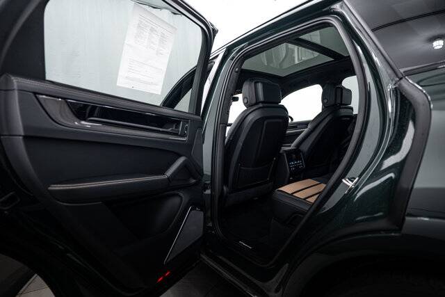 2026 Cayenne GTS picture #25