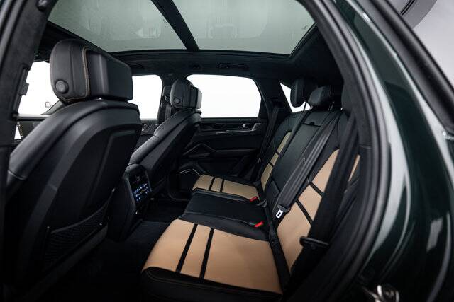 2026 Cayenne GTS picture #26