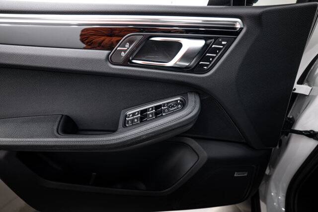 2021 Macan S picture #17