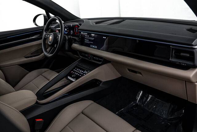 2025 Macan Electric 4 picture #19