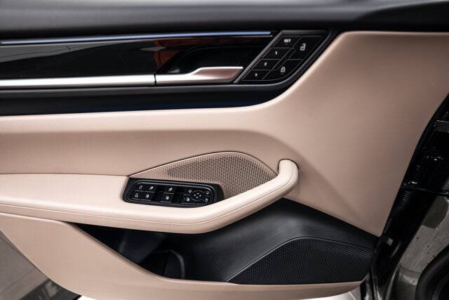 2025 Macan Electric 4 picture #20