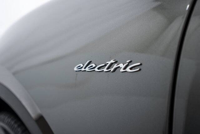 2025 Macan Electric 4 picture #25