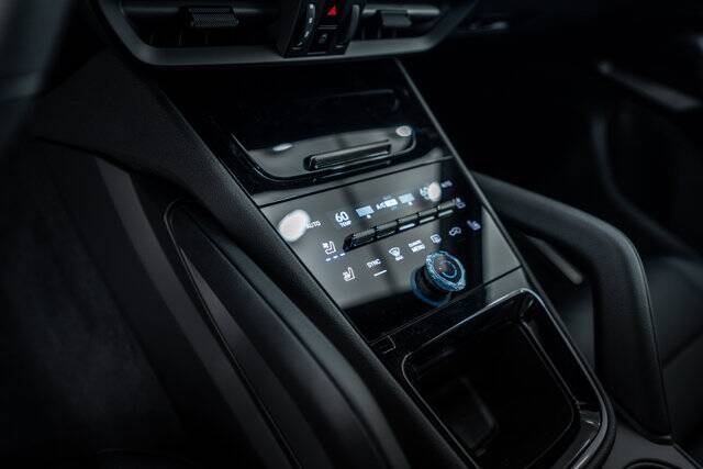 2026 Cayenne picture #18