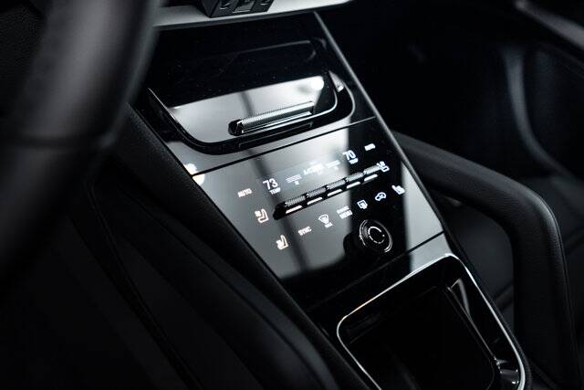 2026 Cayenne picture #17