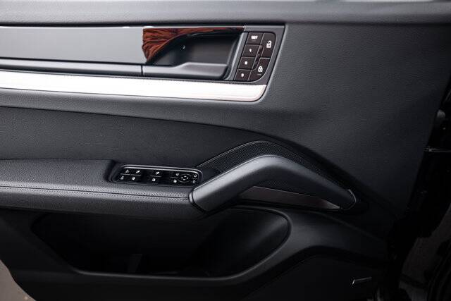 2026 Cayenne picture #18