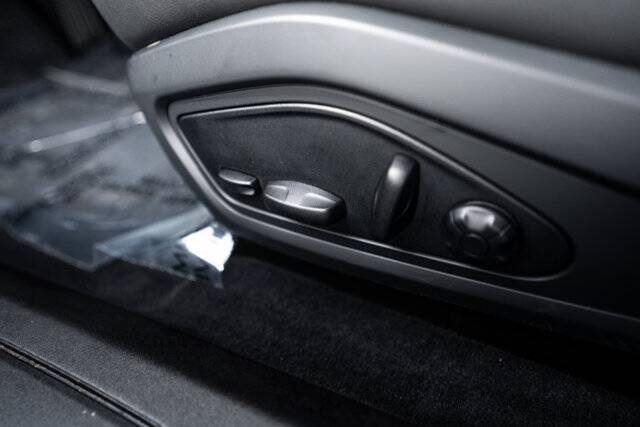 2024 Taycan picture #20