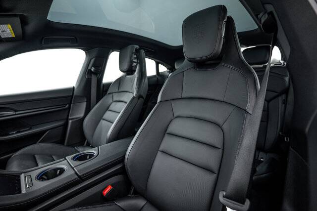 2024 Taycan picture #21