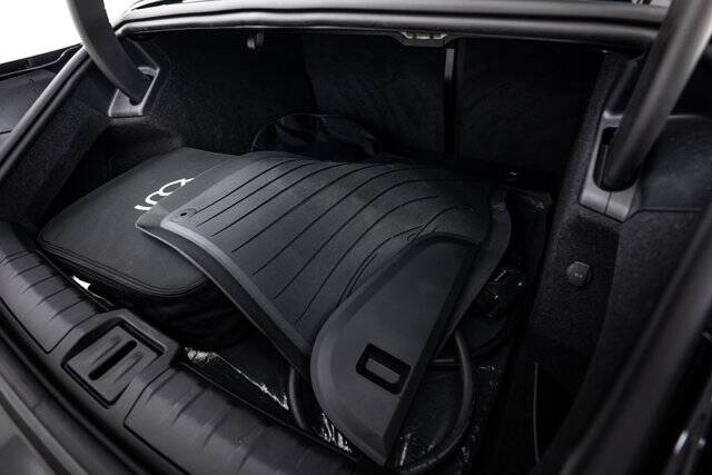 2024 Taycan picture #26