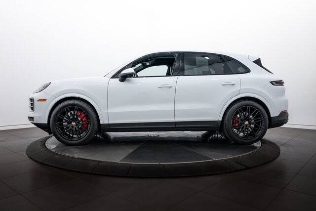 2025 Cayenne S picture #2