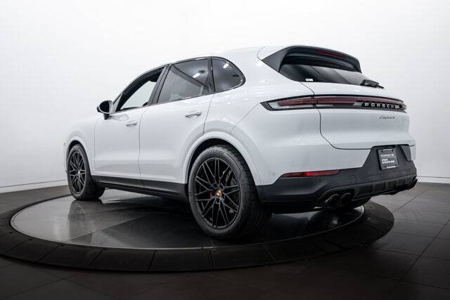 2025 Cayenne S picture #3