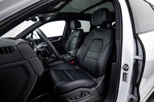 2025 Cayenne S picture #5