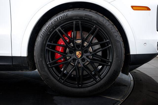 2025 Cayenne S picture #11