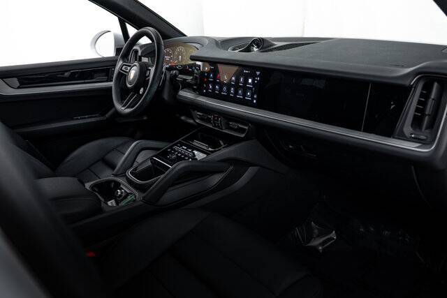 2025 Cayenne S picture #15
