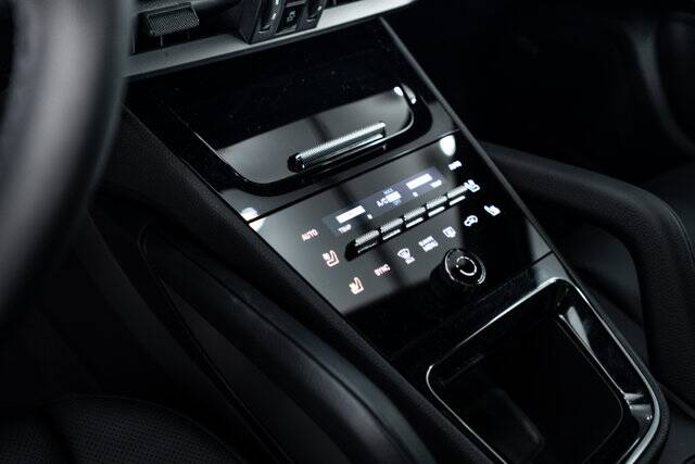 2025 Cayenne S picture #16