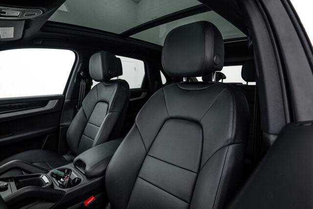 2025 Cayenne S picture #21