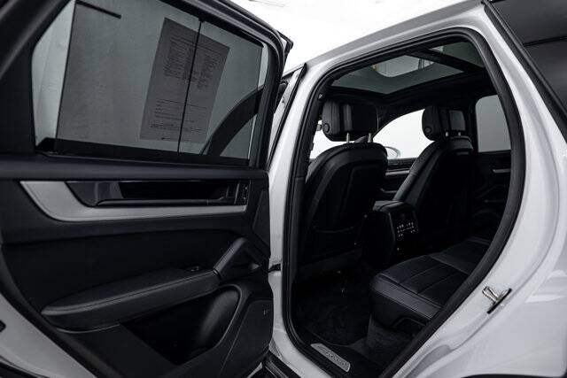 2025 Cayenne S picture #22