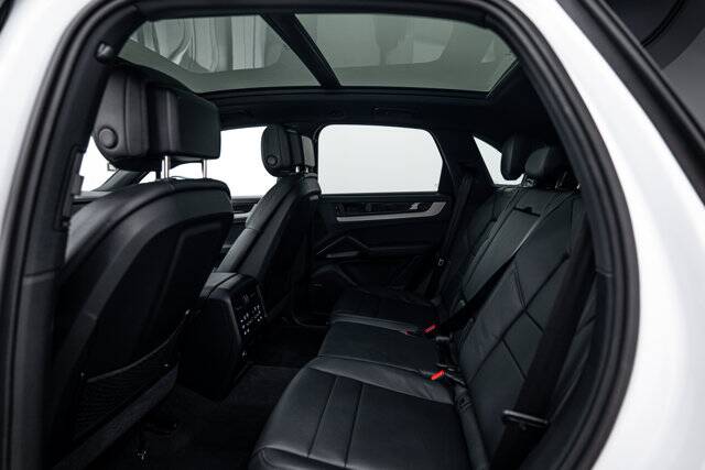 2025 Cayenne S picture #23