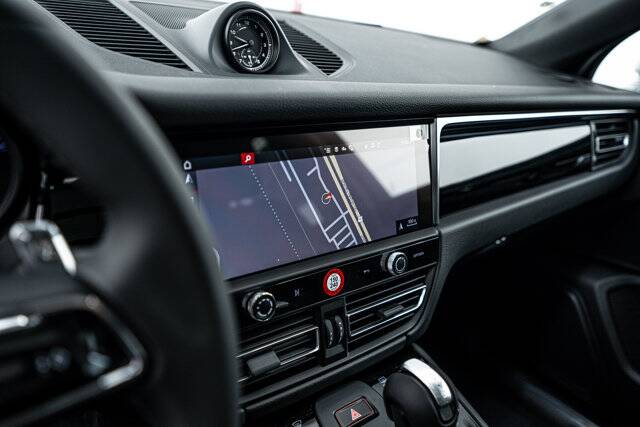 2026 Macan picture #16