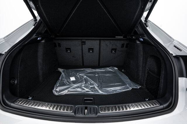 2026 Macan picture #24