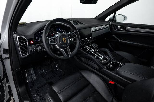 2022 Cayenne Platinum Edition picture #12