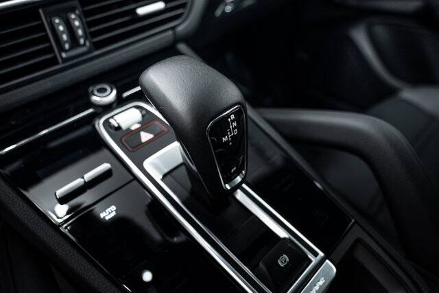 2022 Cayenne Platinum Edition picture #13