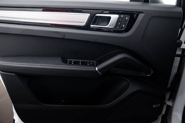 2022 Cayenne Platinum Edition picture #14