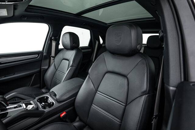 2022 Cayenne Platinum Edition picture #17
