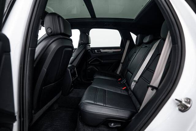 2022 Cayenne Platinum Edition picture #20