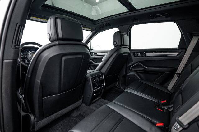 2022 Cayenne Platinum Edition picture #21