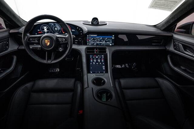 2022 Taycan GTS picture #11